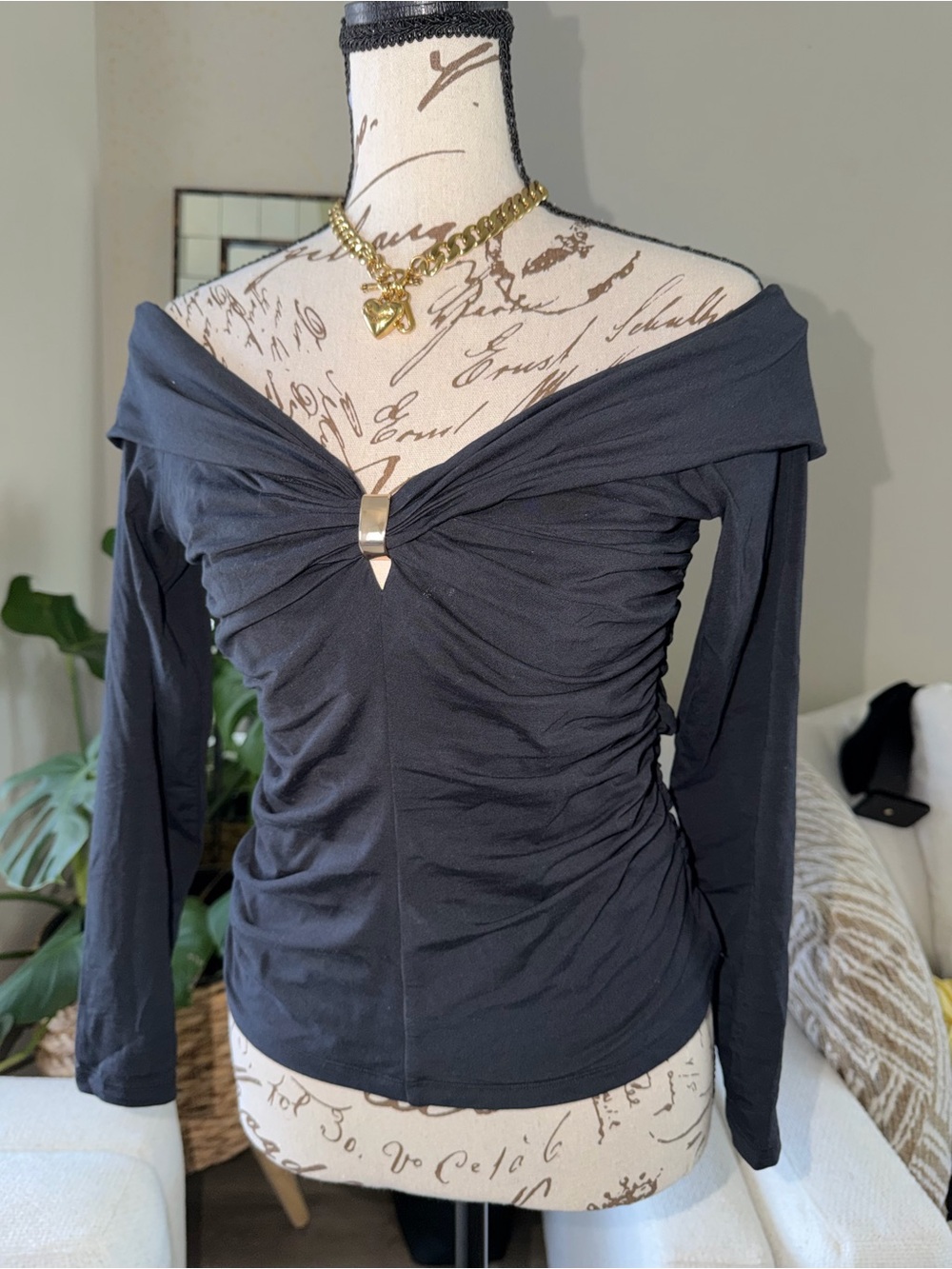 Abercrombie & Fitch Black Off-Shoulder Long Sleeve Ruched Top with Center Bar